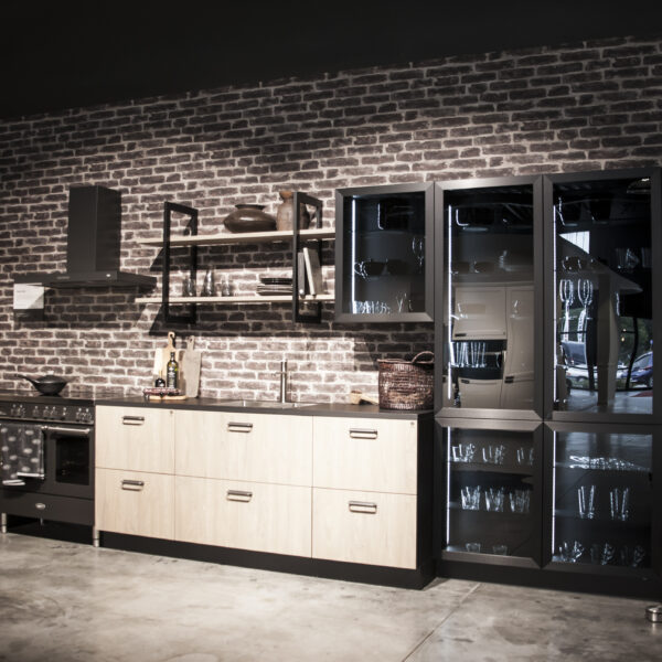 11-Showroom-1-600×600