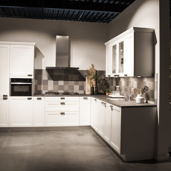 12-Showroom-11-600×600
