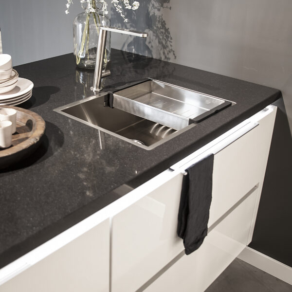 2-Showroom-5-600×600