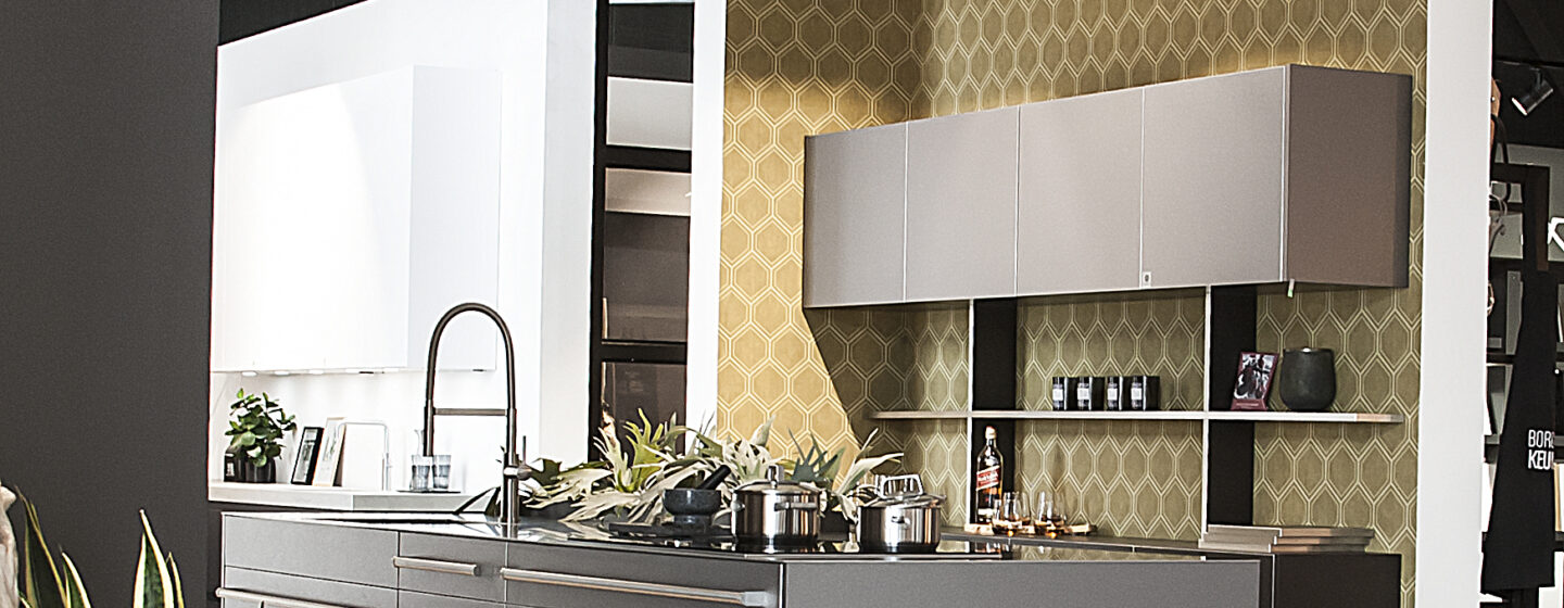 3-Showroom-15-1440×560