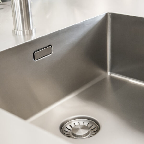 3-Showroom-7-600×600