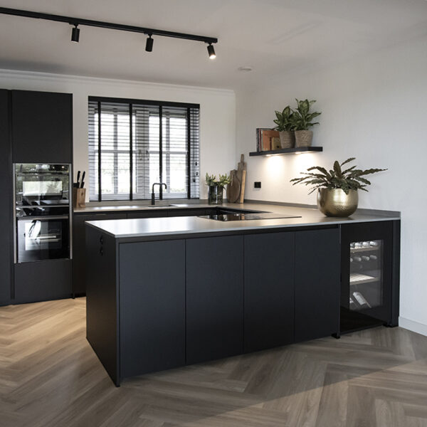 Fam-Venis-1-600×600 (1)