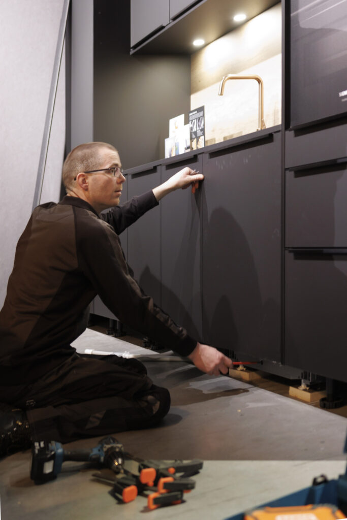 Geert Geert monteert alle Borghuis keukens met de uiterste precisie